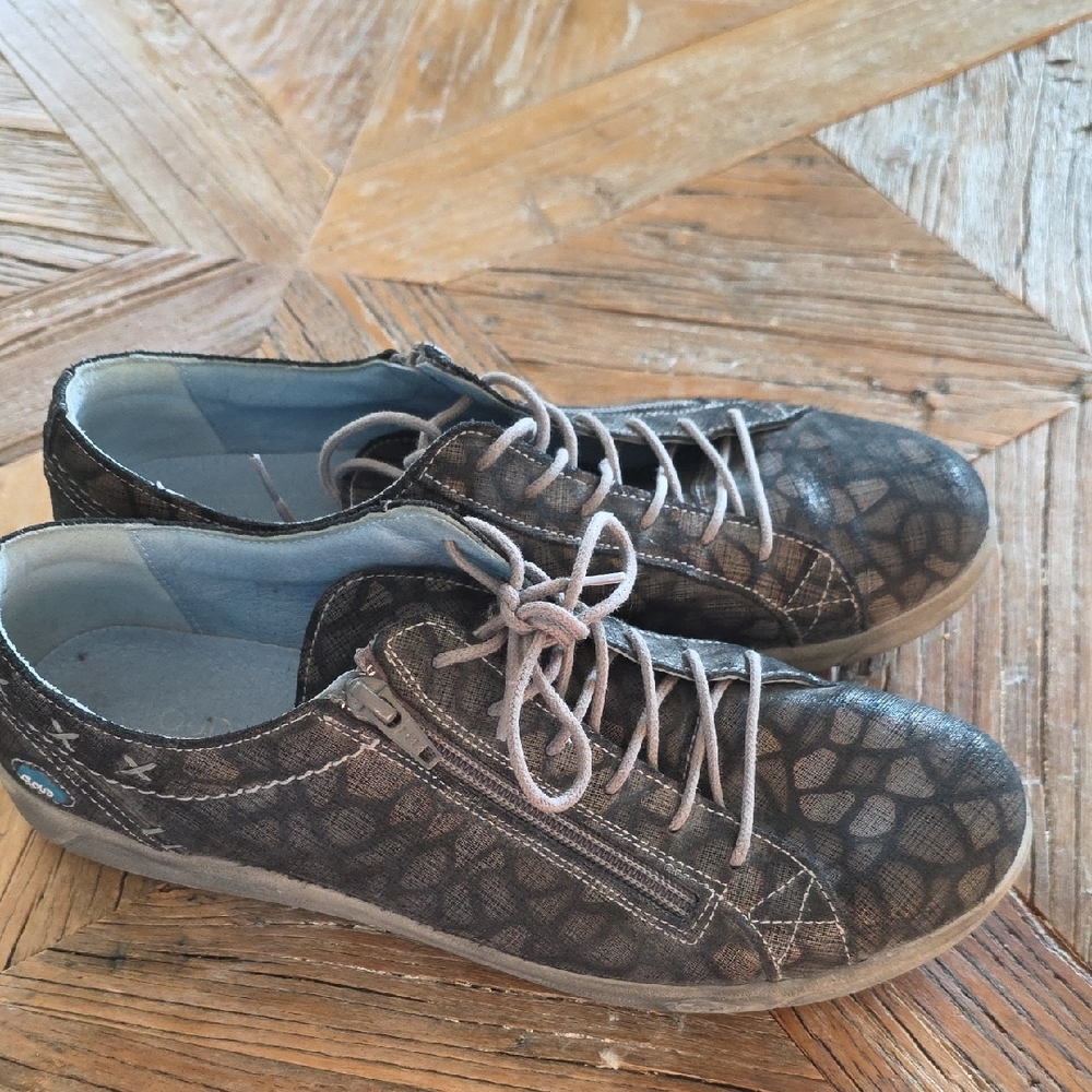 CLOUD comfort european high quality sneakers!  41 or 9.5